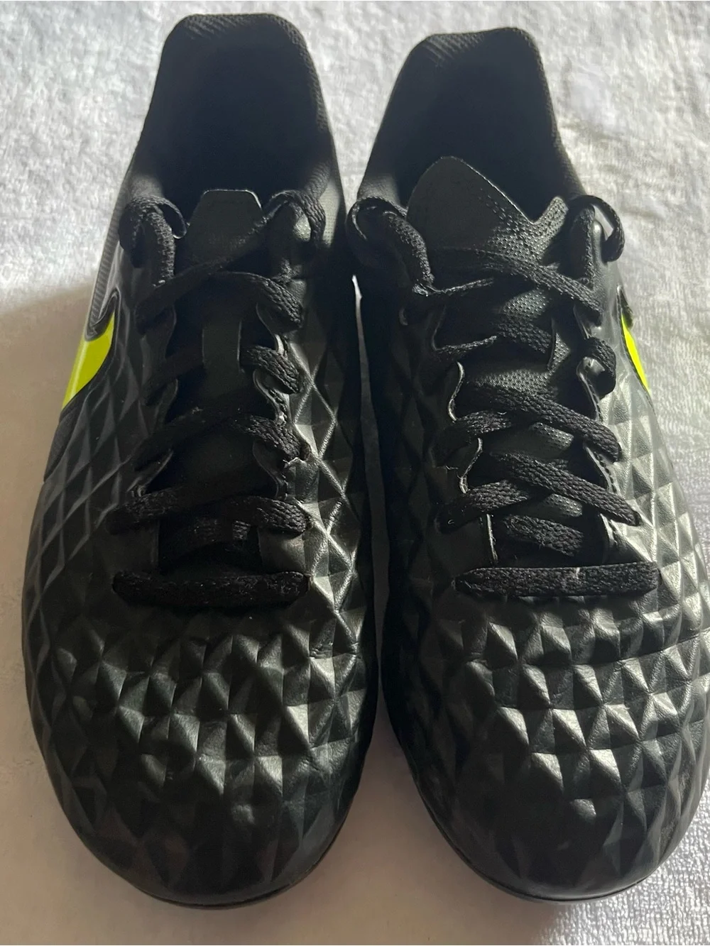 Nike Tempo Black Yellow Low Top Lace Up Cleats Shoe Size 4.5Y soccer 4.5 Y Youth